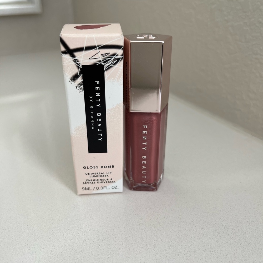 Fenty Beauty Gloss Bomb Fussy